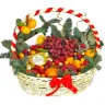 Новогодняя корзина с фруктами, ягодами и сладостями